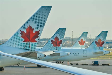 Video shows plane failing to answer calls to abort landing on busy .